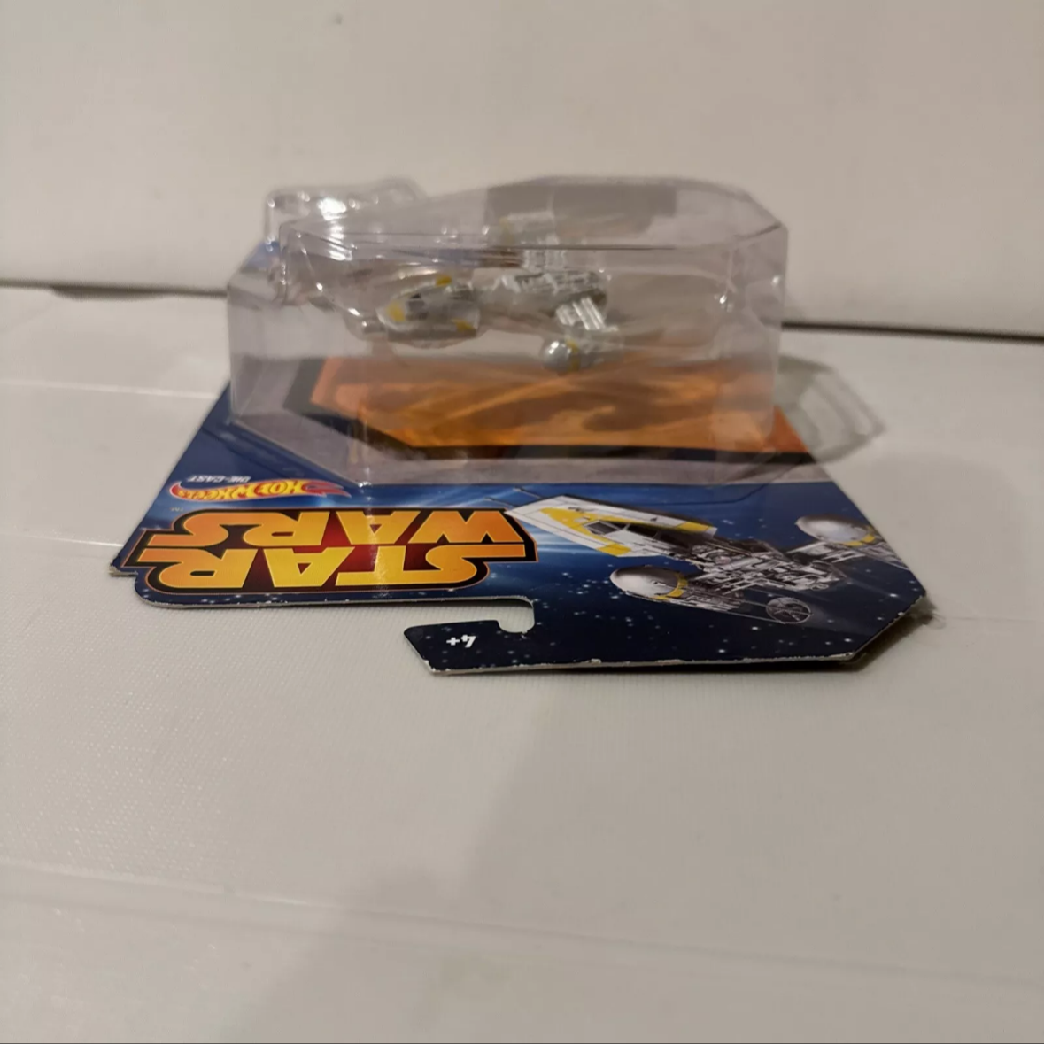 Hot Wheels Flight Navigator Y-Wing Fighter Gold Leader Starship Star Wars B2 FREE SHIPPING